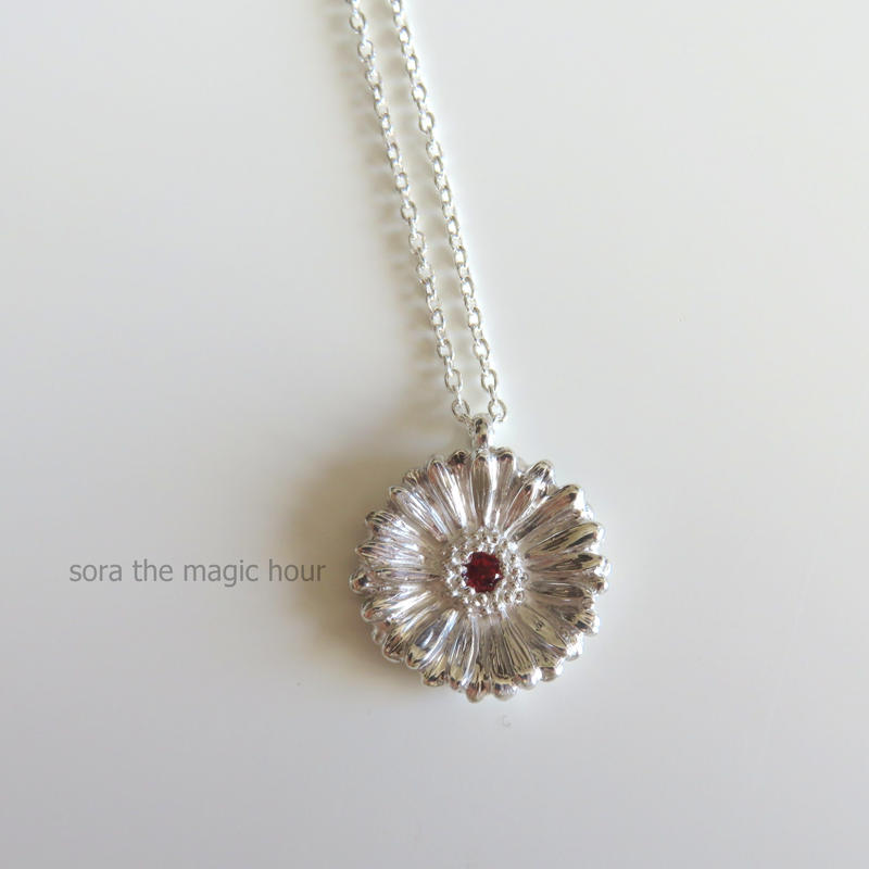 レビューを書けば送料当店負担 ガーベラのネックレスlsize花ネックレス ガーベラ好きさんへ花言葉 希望 前向き 11月誕生花 受注生産 シルバー 素材 ネックレス ペンダント Centralanimalpe Com Br