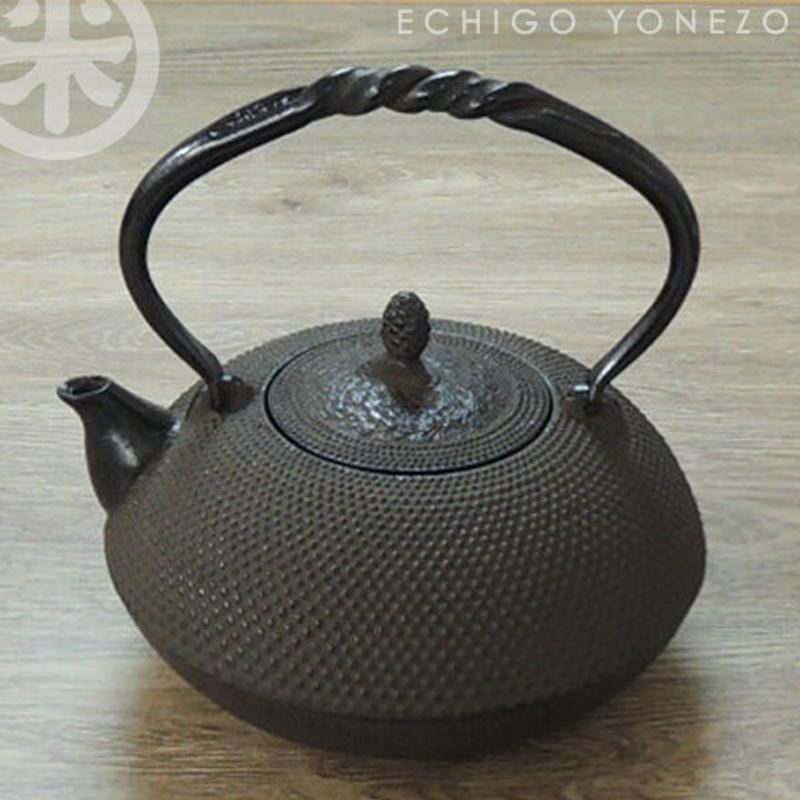 南部鉄瓶 湯釜 平丸霰(あられ) ひねり鉉 1.6L 日本伝統手拭い付 経済 参議院 日本製 南部鉄器 金秀堂 国産 伝統工芸 岩手 その他