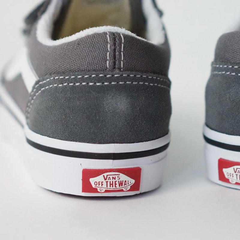 Vans ヴァンズ オールドスクール スニーカー キッズ ベビー用 グレー Focus Vans ヴァンズ オールドスクール スニーカー キッズ ベビー用 グレー Focus