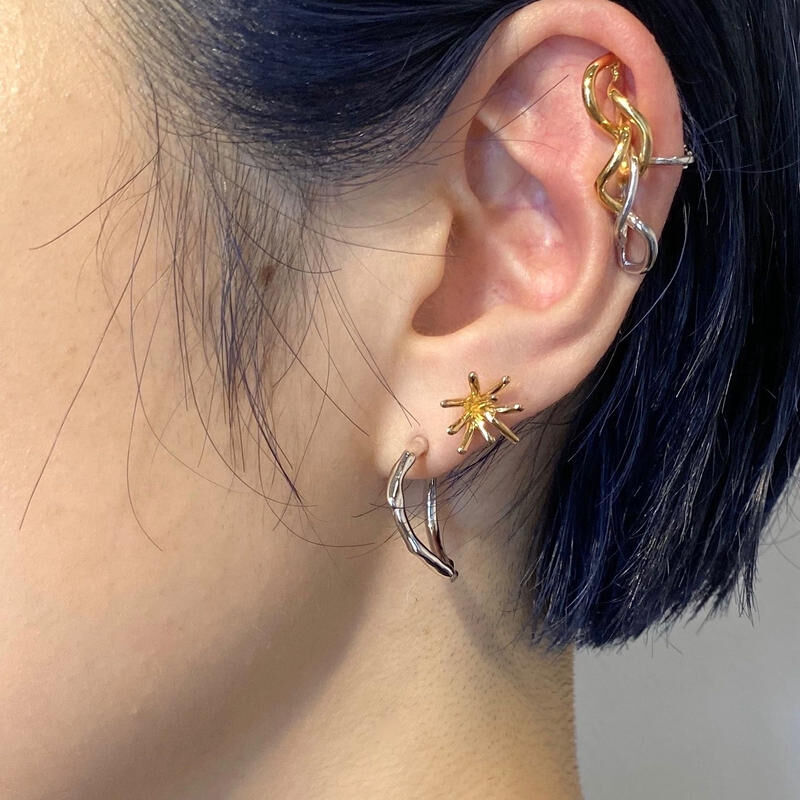 美品lamie ラミエ spark ゴールドピアス | vrealitybolivia.com