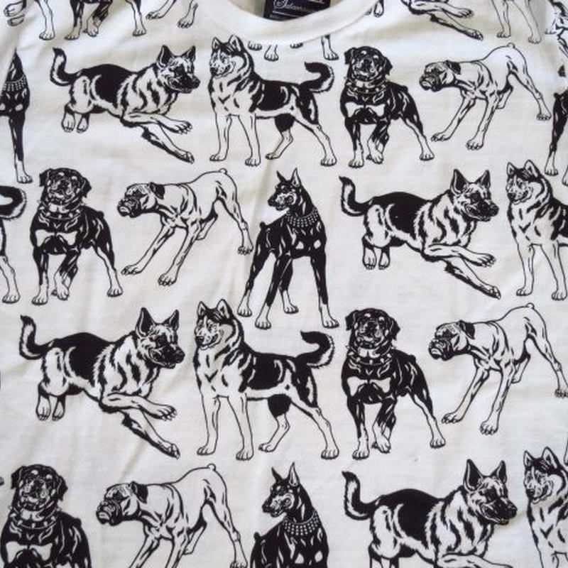 犬 いっぱい 総柄tシャツ Subconcious Mサイズ 白 犬柄 猟犬 ペット 犬種