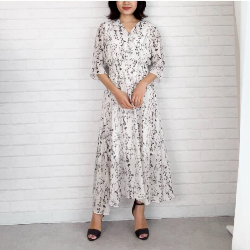 最高の品質の レオナール 美品 花柄ワンピース ホワイト カシュクール ロングワンピース マキシワンピース Popschooltwenterand Nl