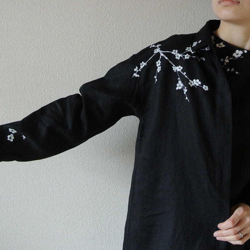 リネン シャツワンピース黒 白梅 Akkaの手描き服