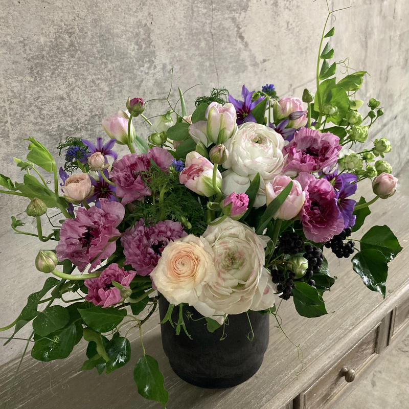 Seasonal Arrangement 000 Ui Florist