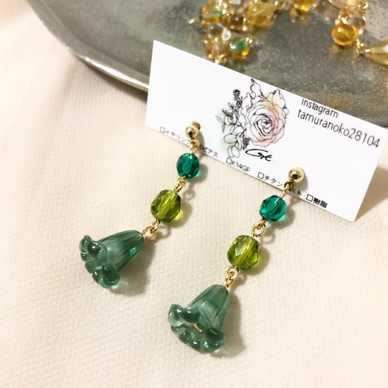 揺れるチェコビーズと花 グリーン ピアス Ggt Golden Glow Tamuranoko 揺れるチェコビーズと花 グリーン ピアス Ggt Golden Glow Tamuranoko