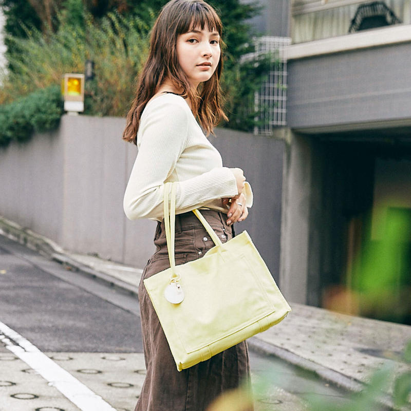 いつでも気軽にメイクチェックできるミラーキャンバストート Daily Miller Tote