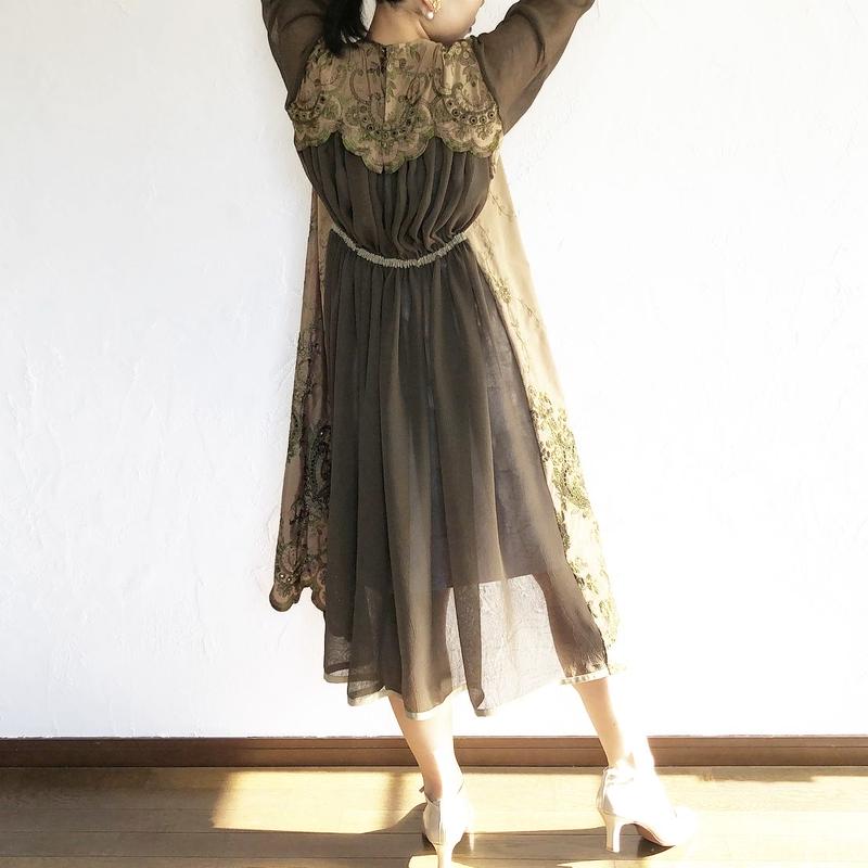 イタリア刺繍生地のシックで華やかなワンピースドレス 十 色 社