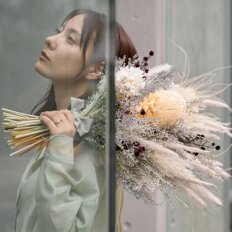 おまかせ ホワイトシルバーの抱えるブーケ Tokyo Fantastic オンラインストア