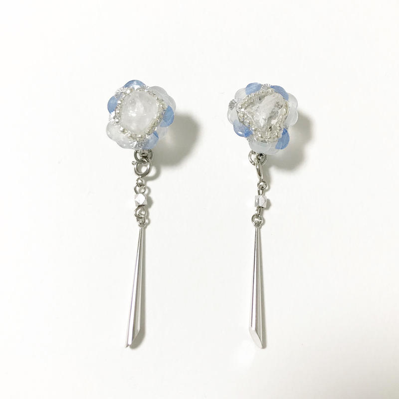 鉱物に咲く花 縁に咲くイヤリング 2way 水晶 Tone S Store