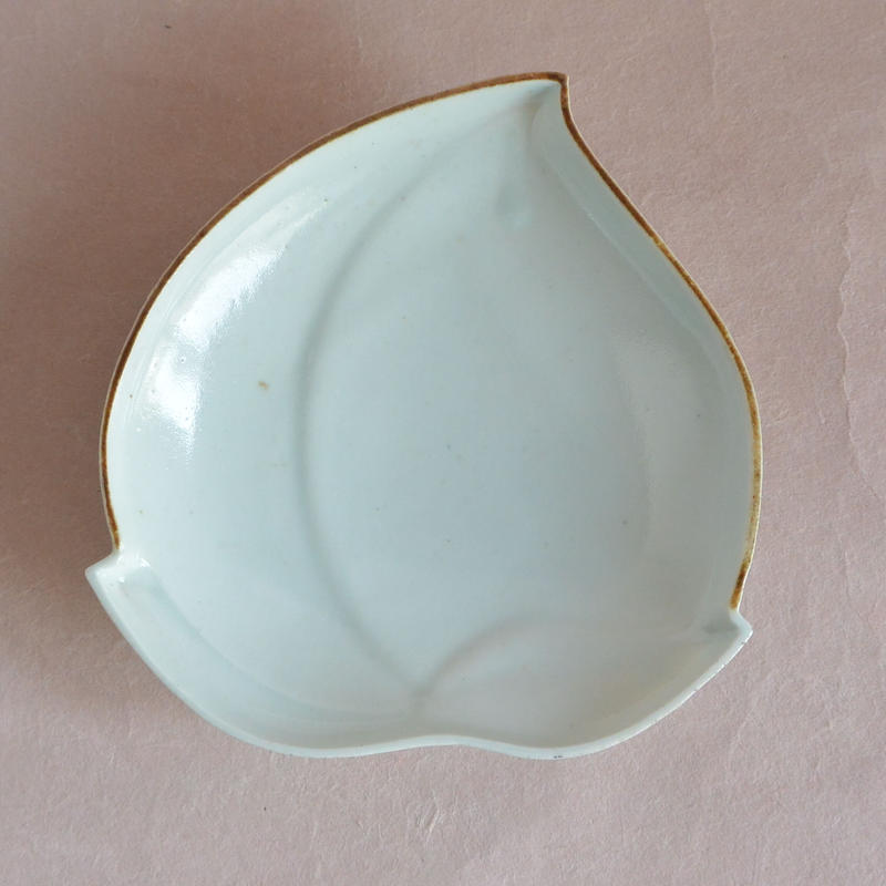 浜野まゆみ 白陽刻四弁皿