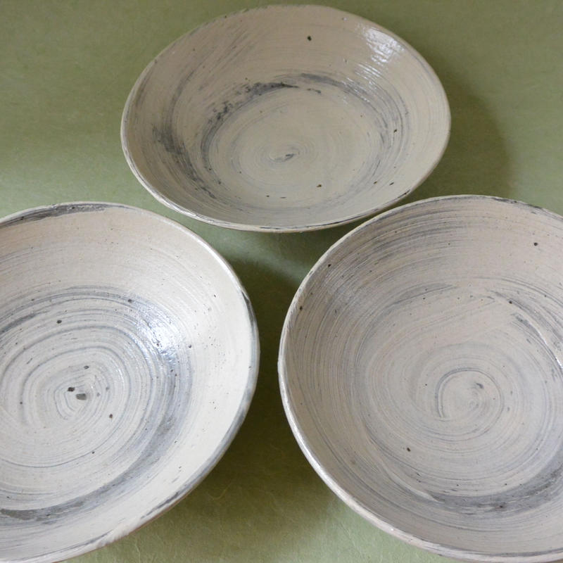 作家 恩塚正二さんの器 陶器 中鉢 18cm 粉引き刷毛目