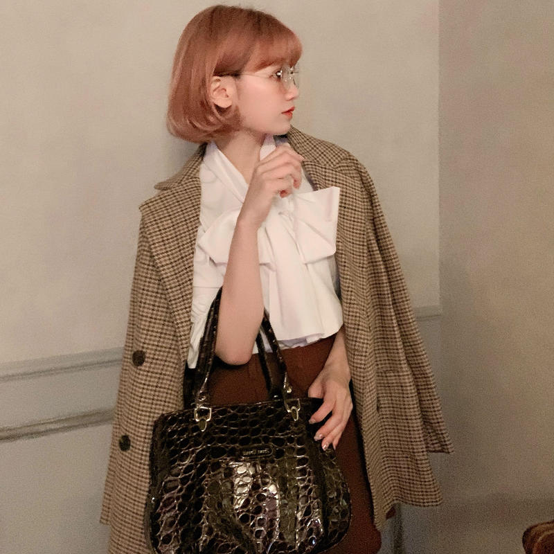 big ribbon tie classic blouse | Treat ürself