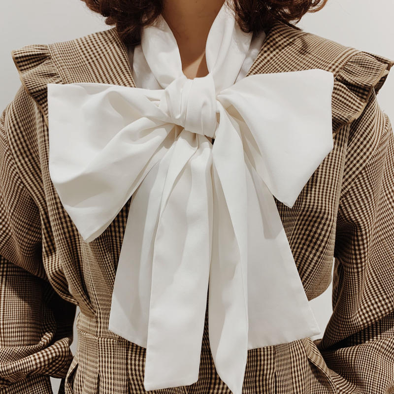 big ribbon tie classic blouse | Treat ürself
