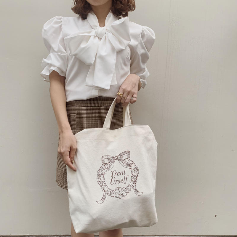 big ribbon tie classic blouse | Treat ürself