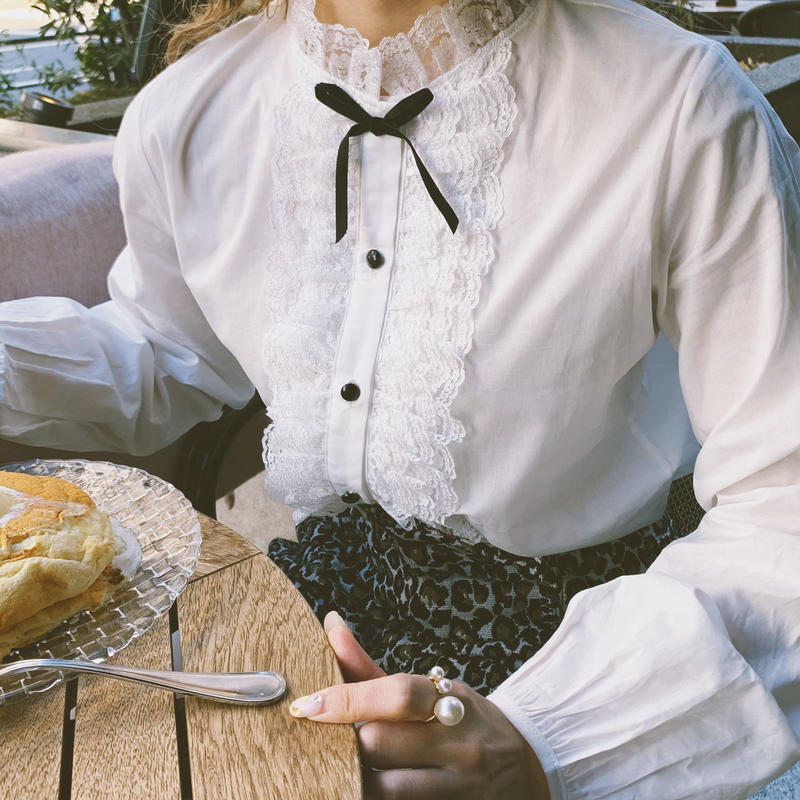 French classic lace blouse | Treat ürself