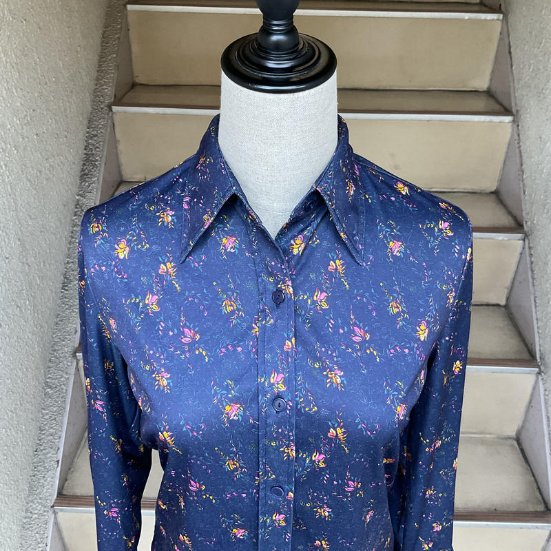ネイビー花柄シャツ ナンド ネイビー花柄シャツ ナンド