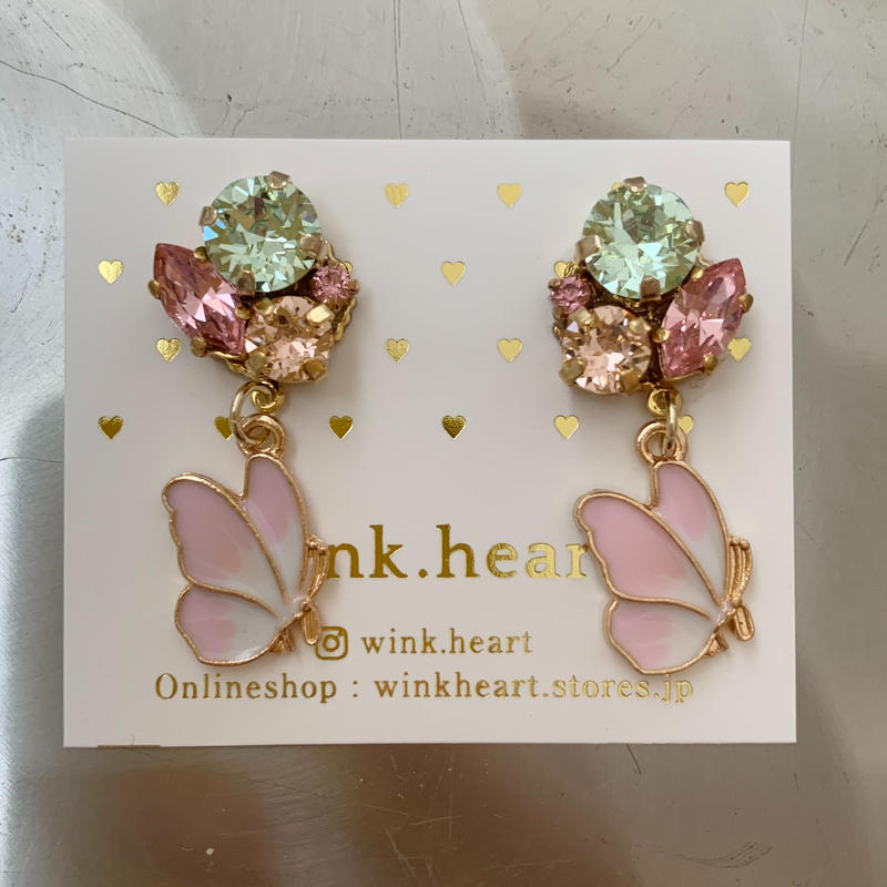 蝶々さんピンク ホワイトのイヤリング Wink Heart Store