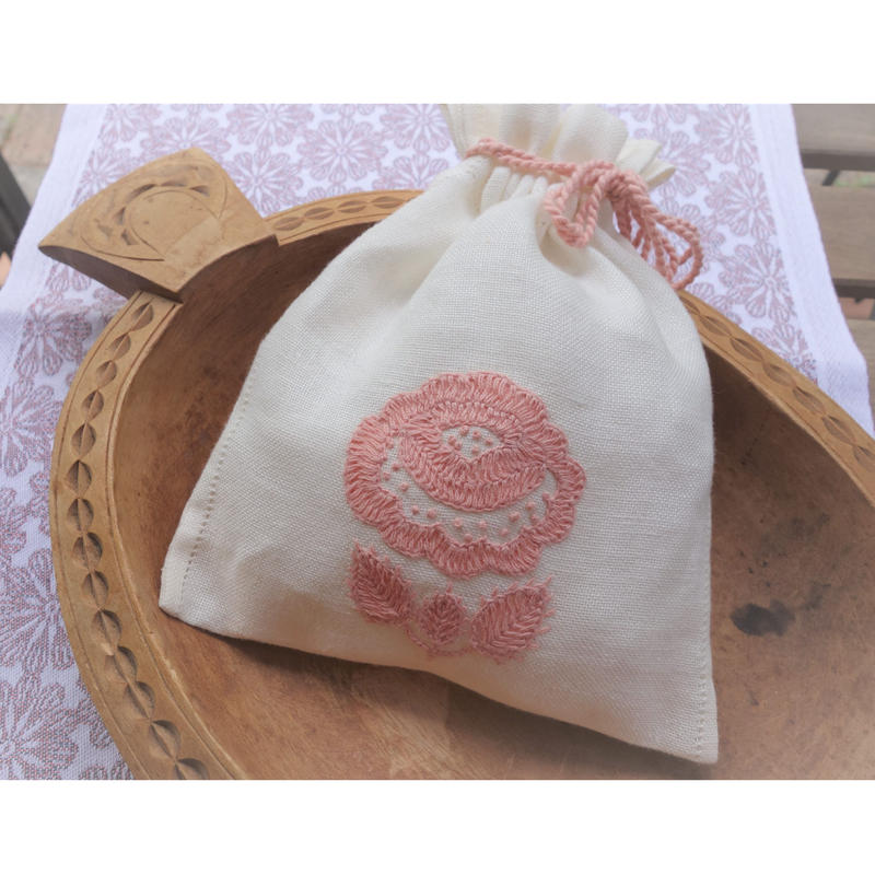 バラのポーチ ピンク 刺繍キット ヤマナシヘムスロイド オンラインショップ