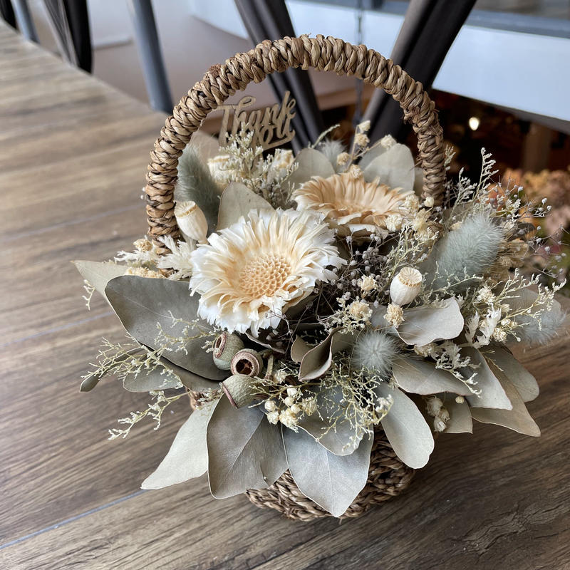 コンパクターのカゴアレンジ ドライフラワー Ylang Ylang イランイラン 花の コンパクターのカゴアレンジ ドライフラワー Ylang Ylang イランイラン 花の