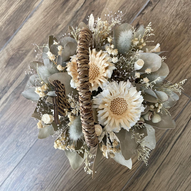 コンパクターのカゴアレンジ ドライフラワー Ylang Ylang イランイラン 花の コンパクターのカゴアレンジ ドライフラワー Ylang Ylang イランイラン 花の