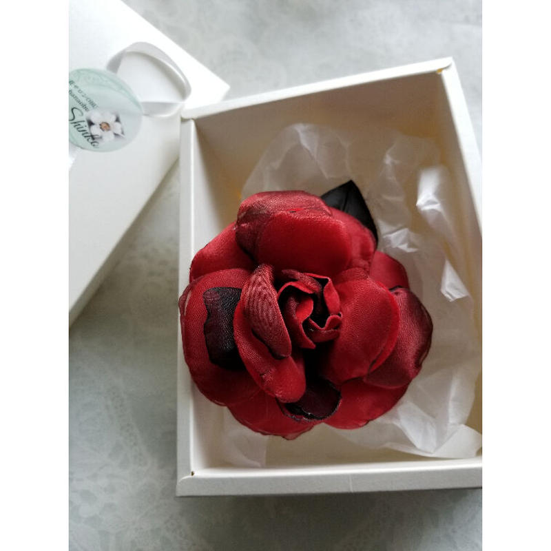 カメリアコサージュ レッド Margaret House 花obushinko