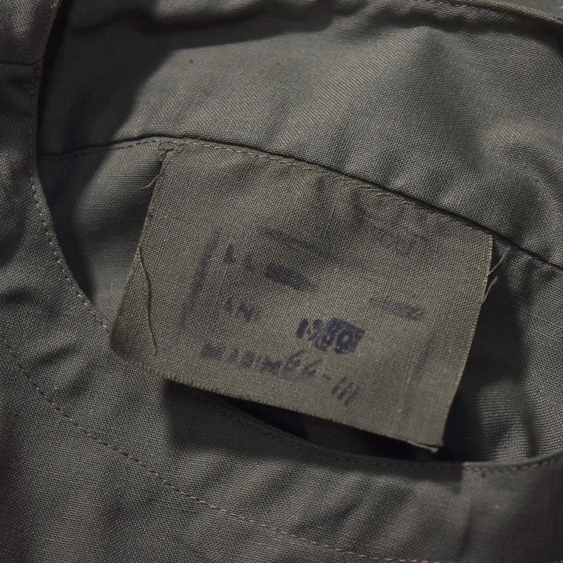 即納】 ルーマニア軍放出スリーピングシャツ グリーン 未使用デットストック M相当 即納】 ルーマニア軍放出スリーピングシャツ グリーン 未使用デットストック M相当