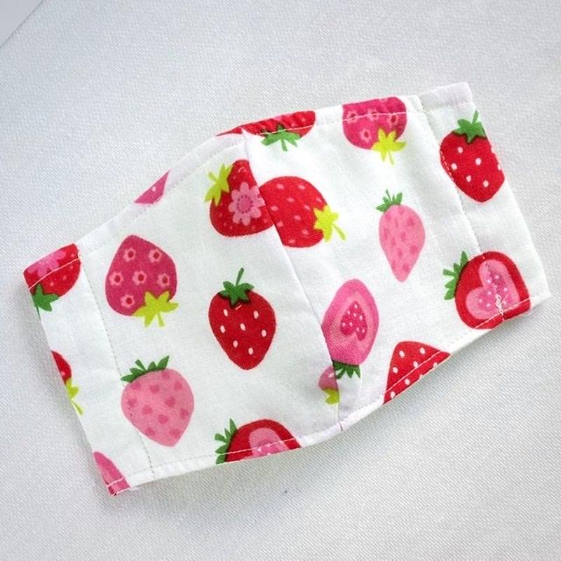 ポップないちご柄のガーゼマスク ノーズフィッター入り 雑貨屋 ねこまんま