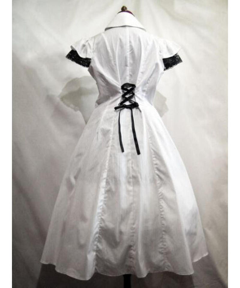 Marble フリルタイ付き ゴシック調ロングワンピース 白ストライプ 黒タイ Atel