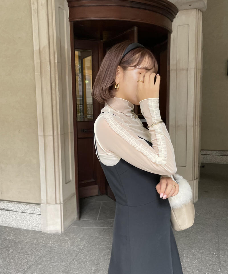 Sheer frill turtle tops. | CHÉNE DE MAISON
