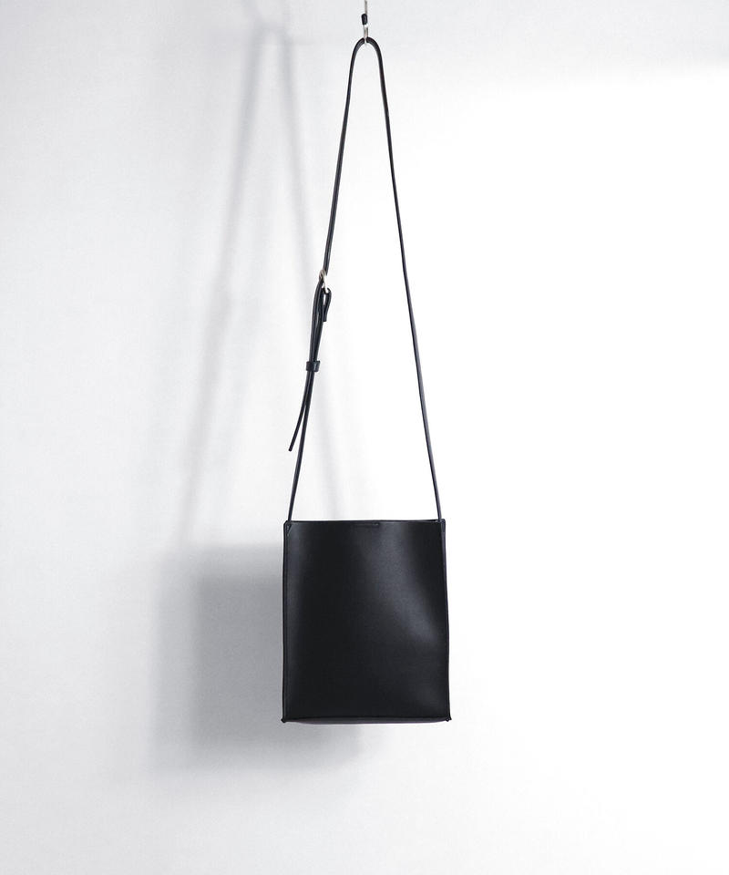 フェイクレザースクエアショルダーバッグ グレー Confirm コンファーム