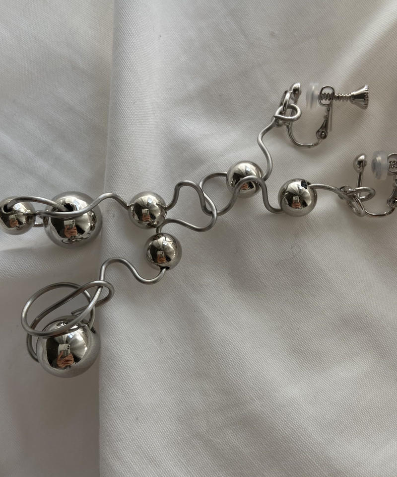 ぐねぐねイヤリング 一点物 Dareka