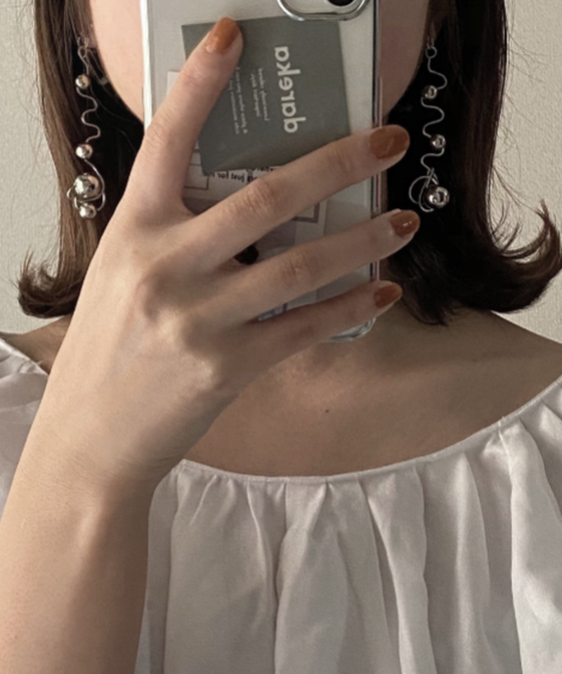ぐねぐねイヤリング 一点物 Dareka ぐねぐねイヤリング 一点物 Dareka