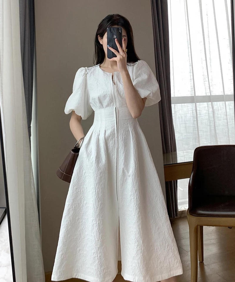 型押し 花柄 ジップアップ ワンピース Farge 型押し 花柄 ジップアップ ワンピース Farge