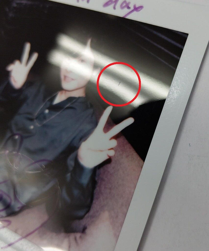 岡本信彦 直筆サイン入りチェキ 汚れ有 K Books K Pop館 芸能館 動画館