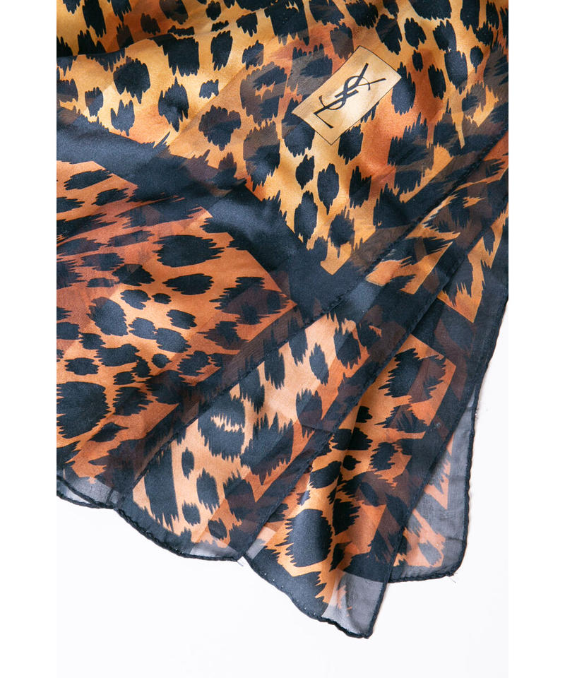 Yves Saint Laurent ヒョウ柄スカーフ YVES SAINT LAURENT (イヴサンローラン)のヒョウ柄スカーフ