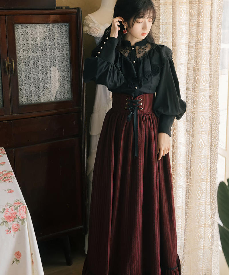 ワインレッド ロング コルセットスカート と ブラック スタンドカラー レースブラウス セット
