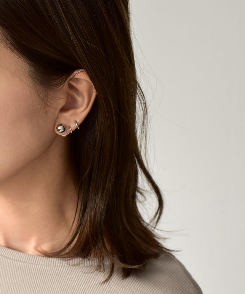 Mb Ps 022 シルバーメタルボールダブルピアス 8mm 14mm チタン製ピン仕様