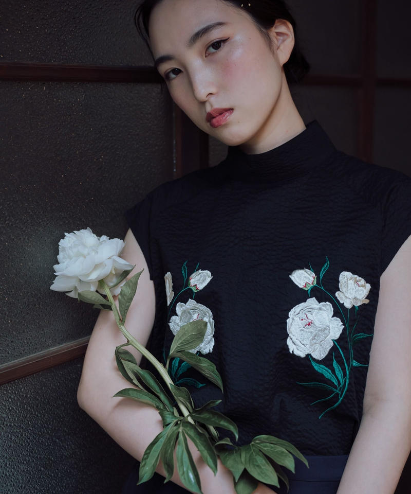 花を着るブラウス#01【芍薬】-black- | iCONOLOGY 最前線の 花を着るブラウス#01【芍薬】-black- シャツ/ブラウス(半袖/袖なし)