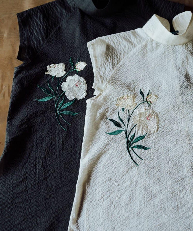 花を着るブラウス#01【芍薬】-black- | iCONOLOGY 最前線の 花を着るブラウス#01【芍薬】-black- シャツ/ブラウス(半袖/袖なし)