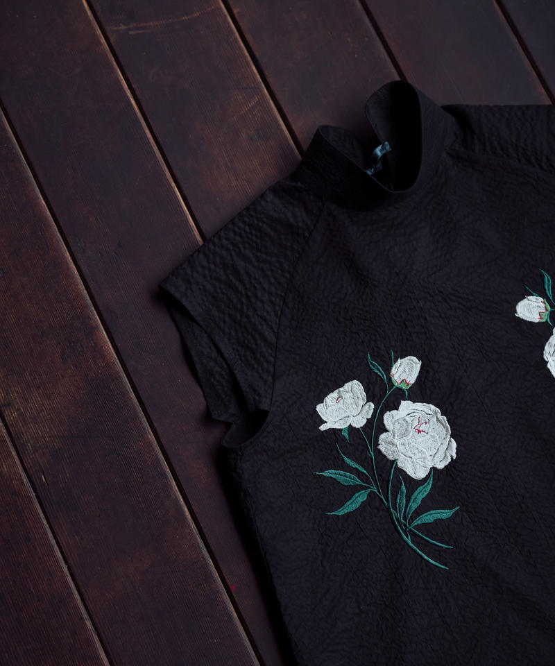 花を着るブラウス#01【芍薬】-black- | iCONOLOGY 最前線の 花を着るブラウス#01【芍薬】-black- シャツ/ブラウス(半袖/袖なし)