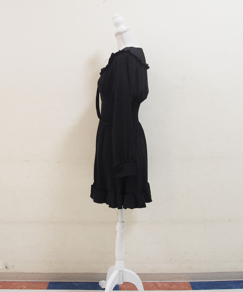 サスペンダーチェーン付きプリーツワンピース Min Plume Official Store