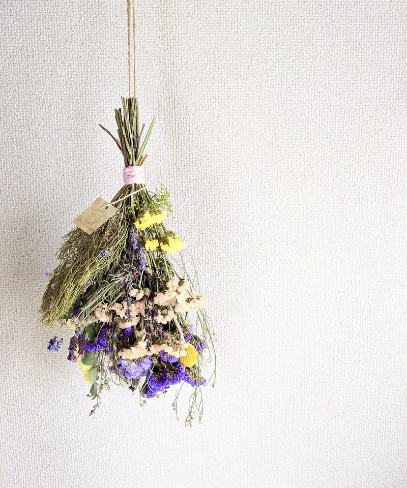 Sale 自家栽培のカスミソウ セージ ラベンダーなどの華やかドライフラワースワッグ