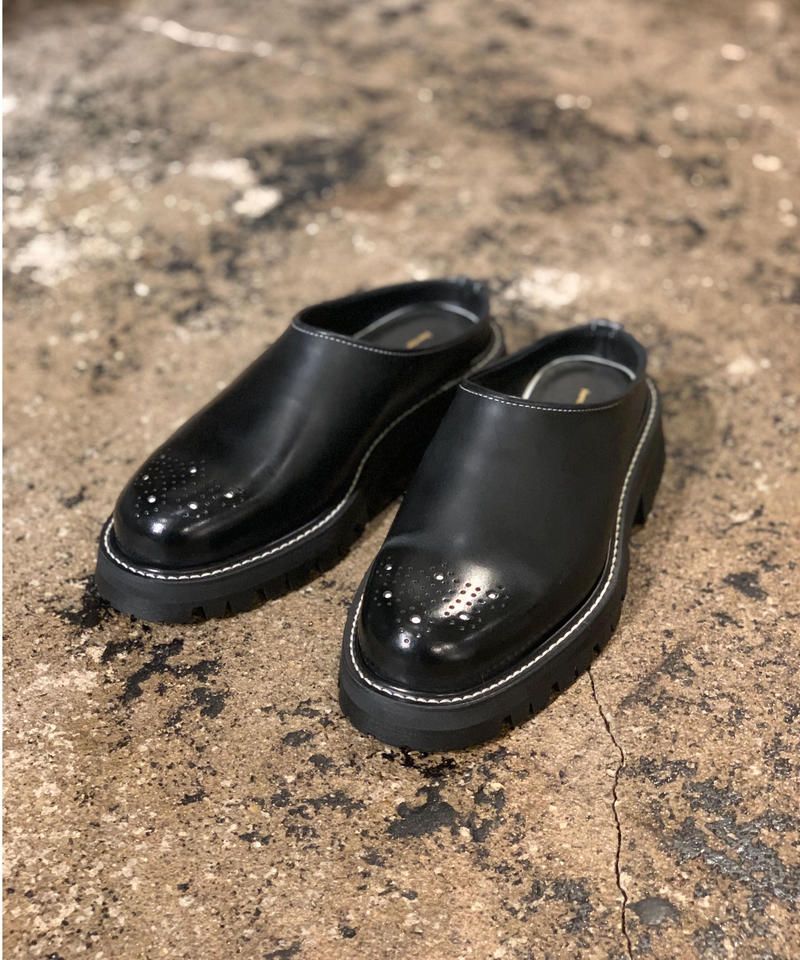 Hender Scheme / commando mule / black×white | pain