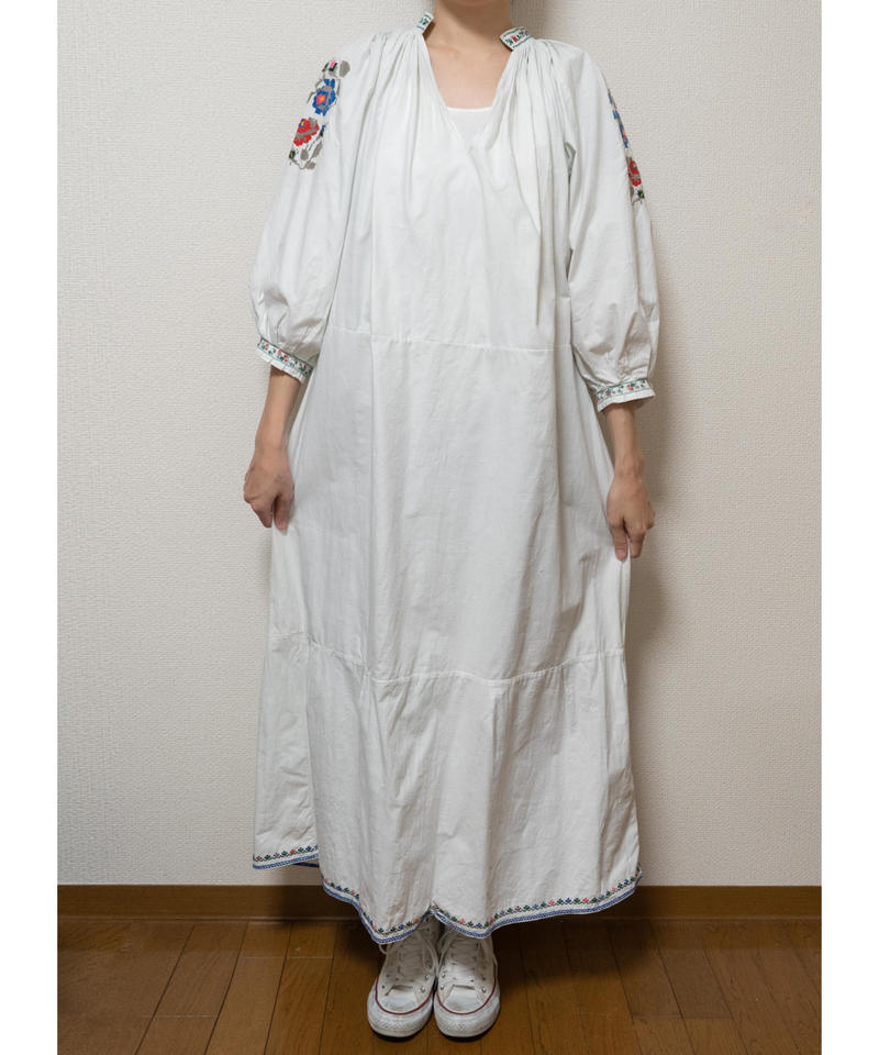 カラフル薔薇刺繍ワンピース Photogenic Closet