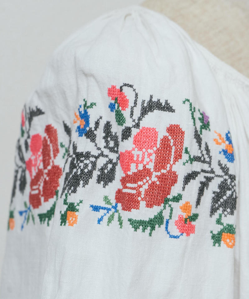 赤やピンクの薔薇刺繍ワンピース Photogenic Closet
