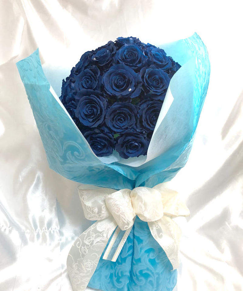 青い薔薇50輪の花束アレンジ 枯れない薔薇プリザーブドフラワー 花束ラッピングブーケスタンド付