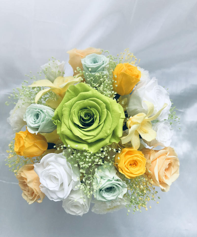 プリザーブドフラワーグリーンローズとデンファレの癒しの花 陶器花器アレンジ フラワーケース付