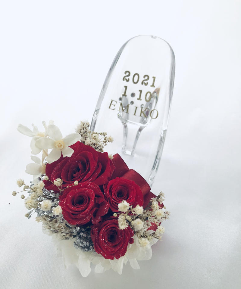 プリザーブドフラワーガラスの靴アレンジ 真紅の薔薇とリボンのプレゼント フラワーケースリボンラ プリザーブドフラワーガラスの靴アレンジ 真紅の薔薇とリボンのプレゼント フラワーケースリボンラ