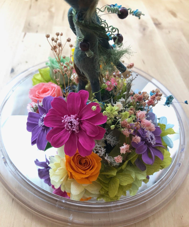 プリザーブドフラワー ドームの中で咲く魔法の花アレンジ 妖精の世界に咲く花たち 世都華