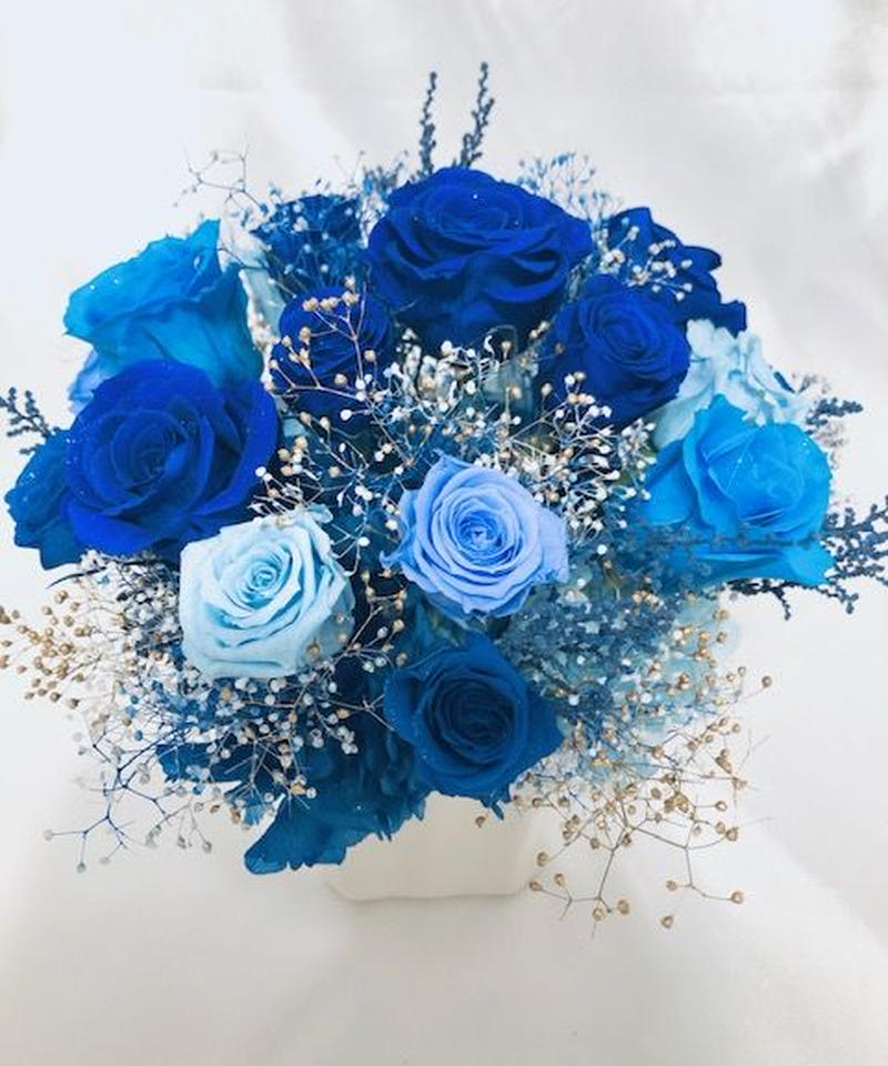 プリザーブドフラワー 星空に染まった青い薔薇の神秘と奇跡 陶器花器アレンジ フラワーケース付